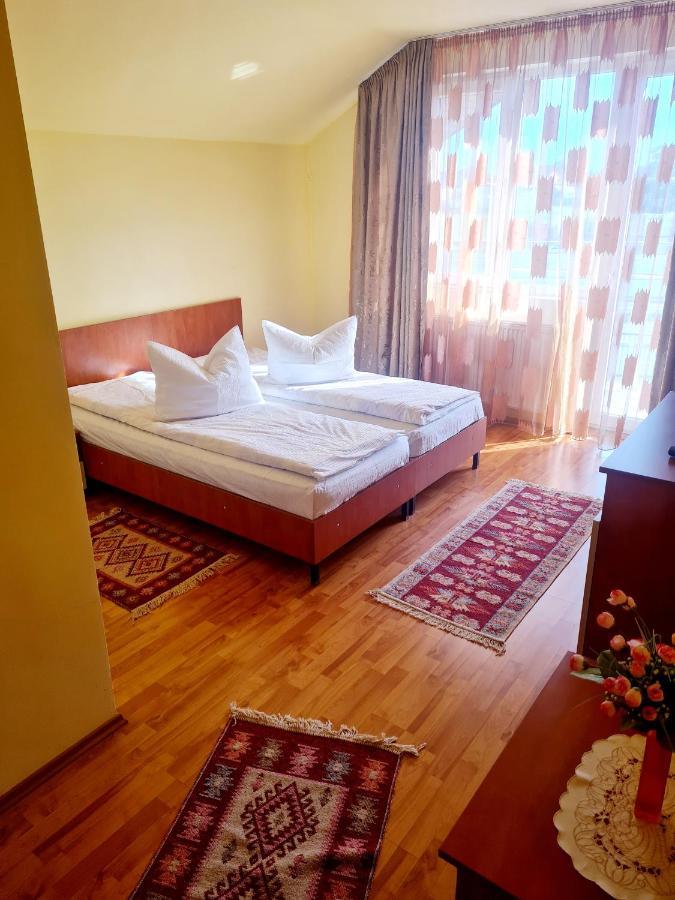 Hotel Pensiunea Sanziana Gran Varadino Esterno foto