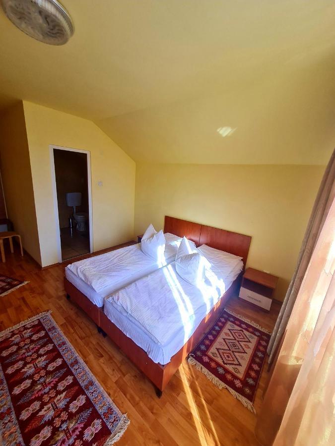 Hotel Pensiunea Sanziana Gran Varadino Esterno foto