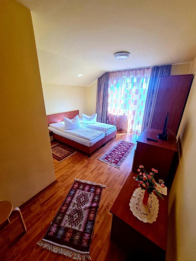 Hotel Pensiunea Sanziana Gran Varadino Esterno foto