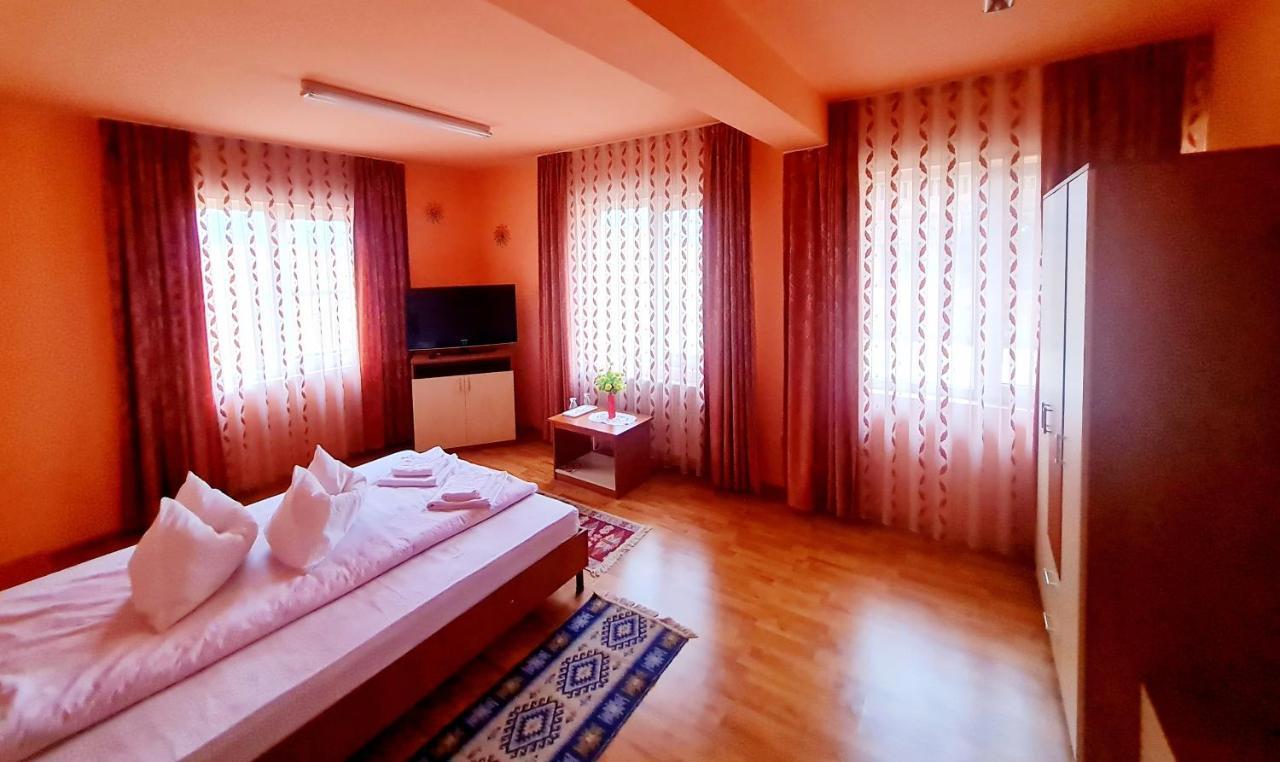 Hotel Pensiunea Sanziana Gran Varadino Esterno foto